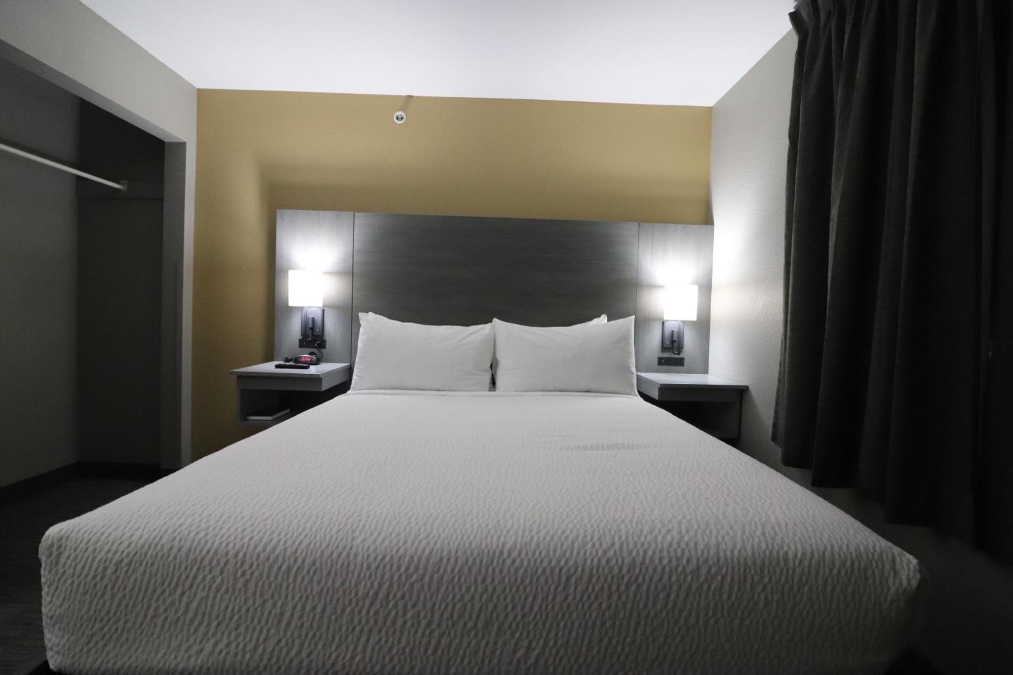 Days Inn By Wyndham Stony Plain Buitenkant foto