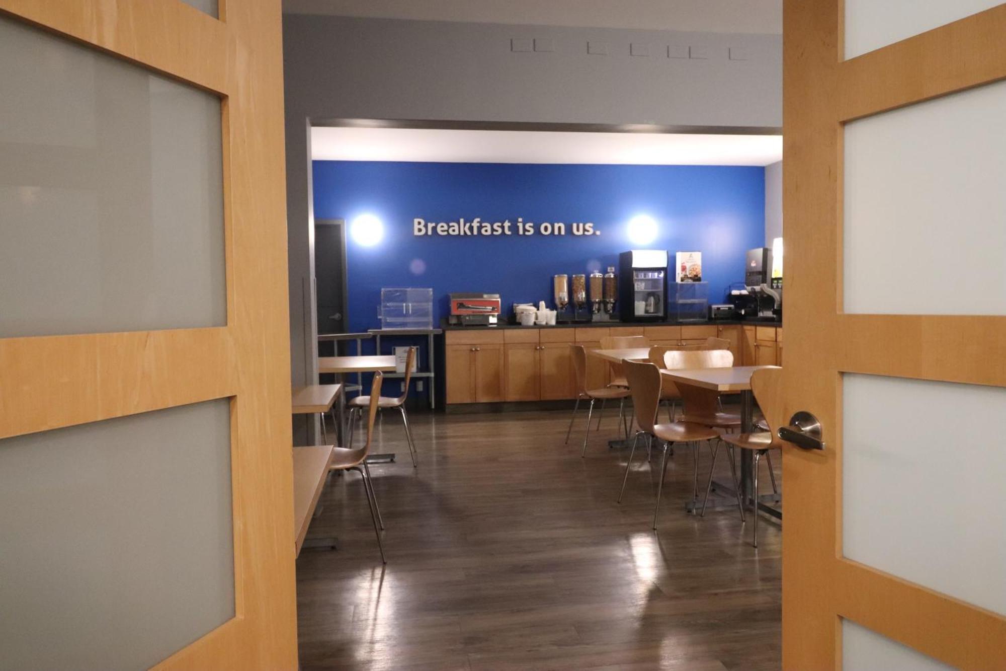 Days Inn By Wyndham Stony Plain Buitenkant foto